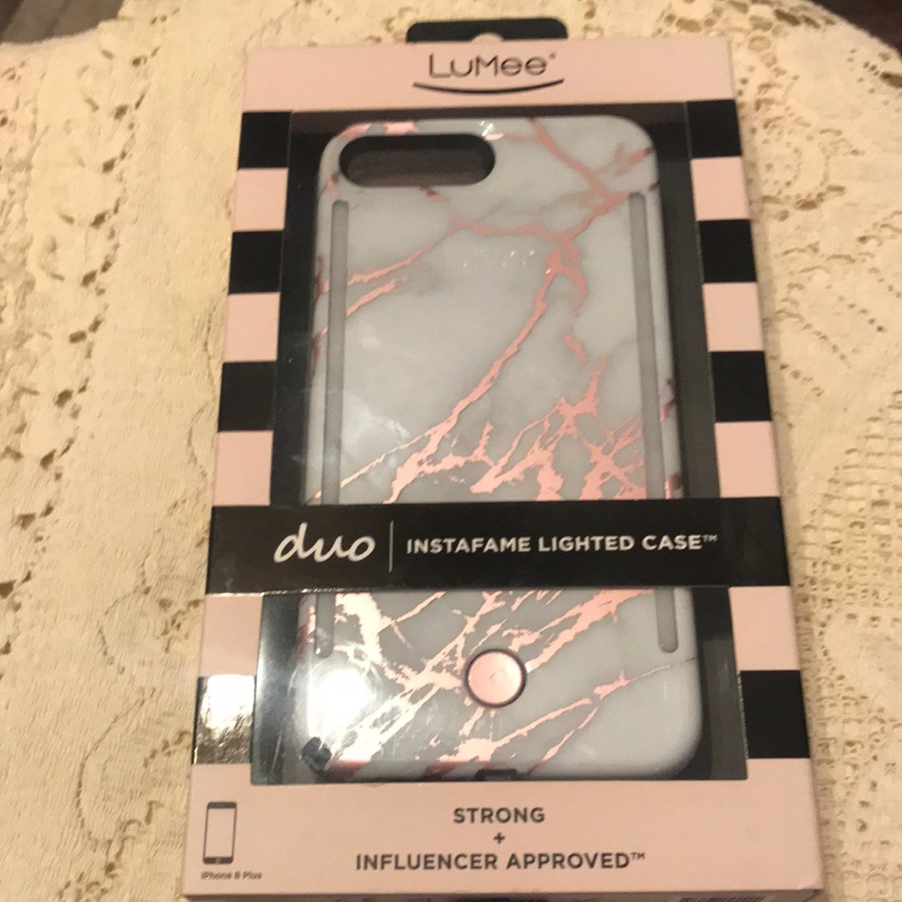 NWOT LUMEE INSTAFAME LIGHTED CASE